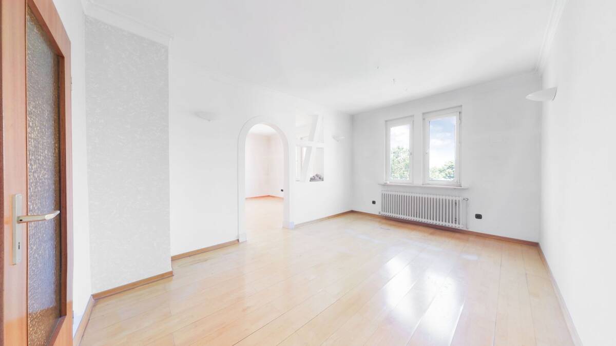 Großzügige 4-Zimmer-Altbauwohnung im denkmalgeschützten Wohnhaus – 70182 Stuttgart – Bild 1 von 8