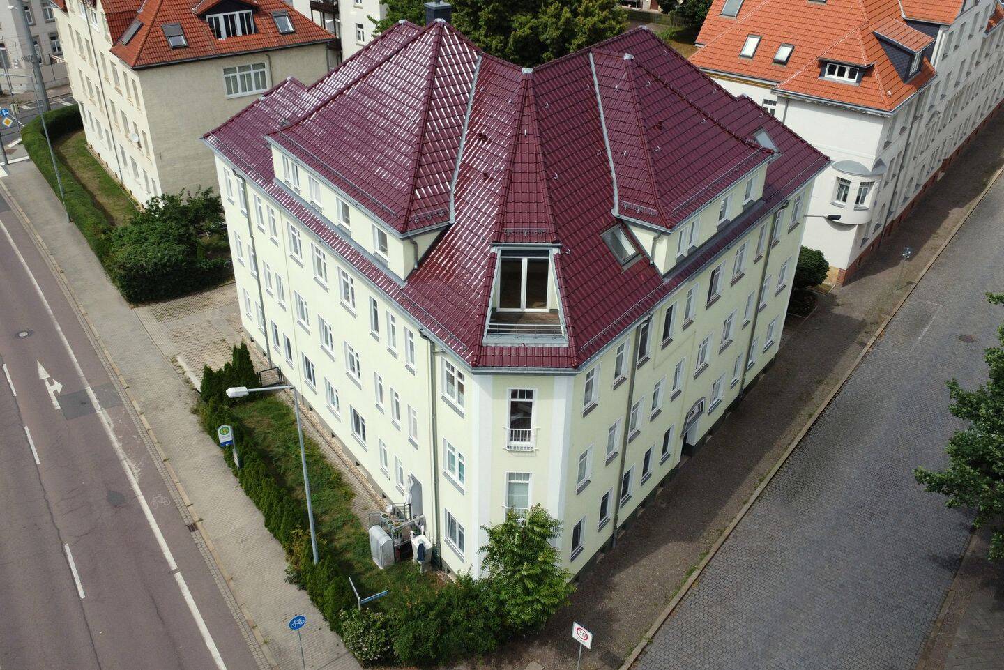 DACHGESCHOSSTRAUM MIT SONNENLOGGIA | Gemütliche 3-Raum-Wohnung mit Tageslichtbad – Leipzig – Vorschaubild 3