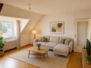 Gemütliche 3-Zimmer-Dachgeschosswohnung mit EBK in zentraler Lage - ab 01.08. frei – 27570 Bremerhaven – Vorschaubild 1