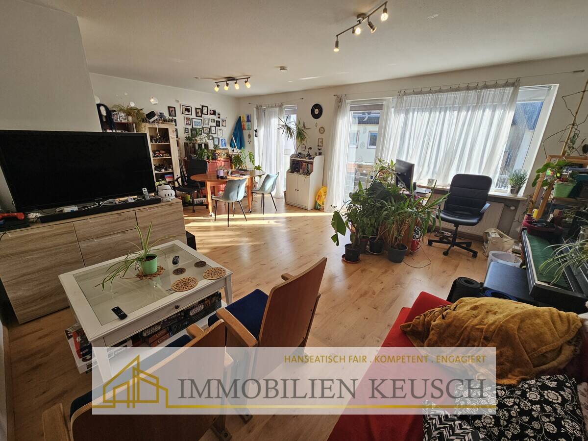 3-Zimmer-Wohnung in zentraler Lage von Bremerhaven, großer Balkon +2 Stellplätze im Innenhof möglich – Bremerhaven – Vorschaubild 2