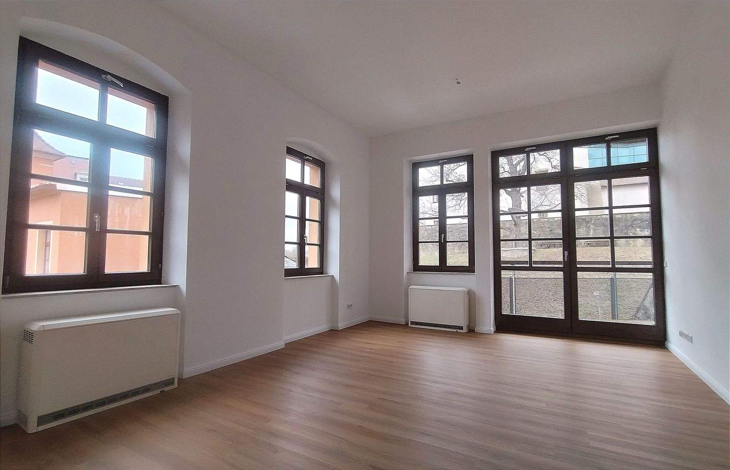 1.OG mit sonnigem Balkon und Burgblick! Esszimmer, Gäste-WC. Stellplatz im Carport vorhanden – Bautzen – Vorschaubild 3
