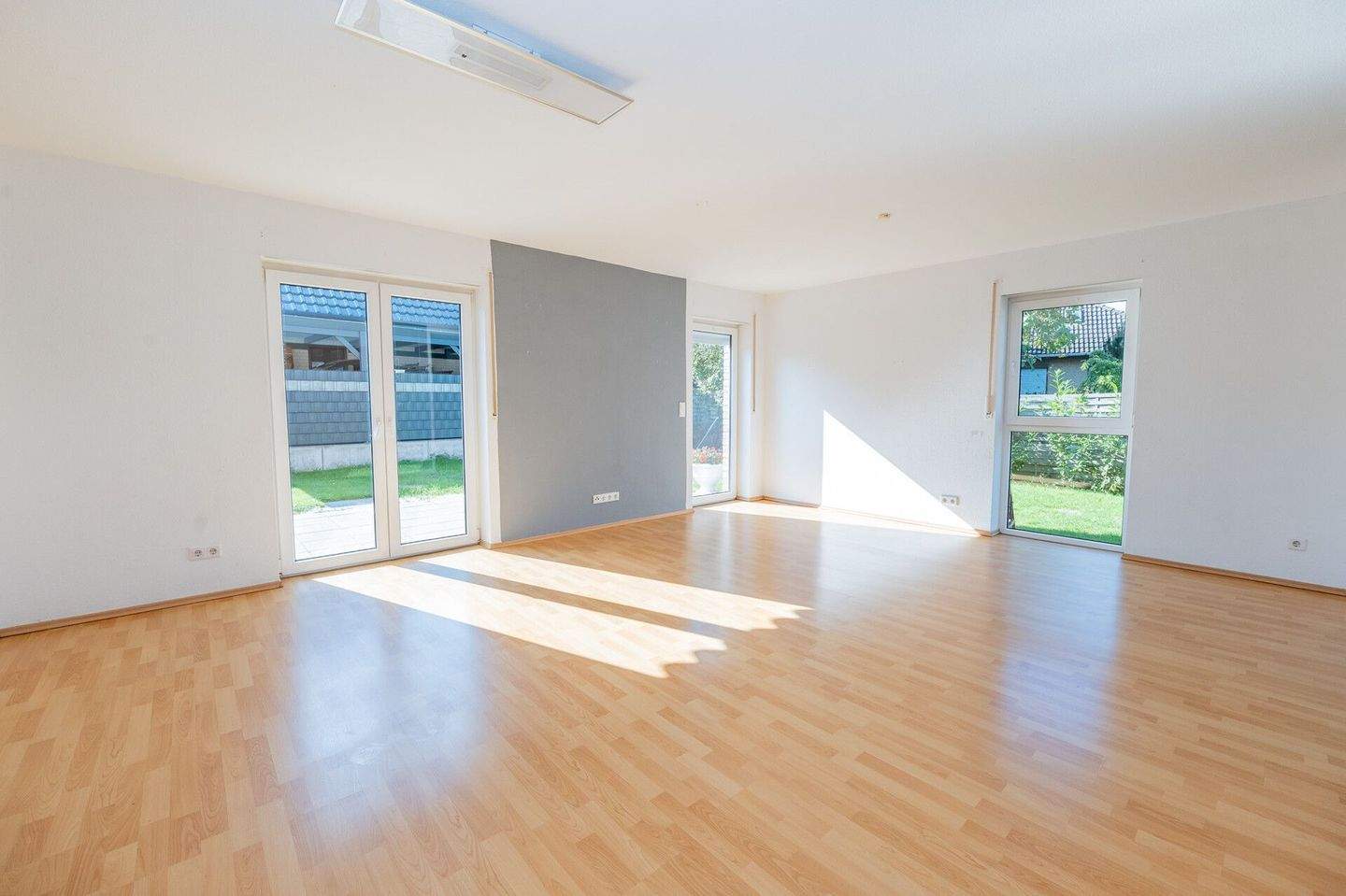 RESERVIERT - Moderne Doppelhaushälfte mit Garten in ruhiger Lage - Komfortables Wohnen auf ca. 125?m² – Himmelpforten – Vorschaubild 4