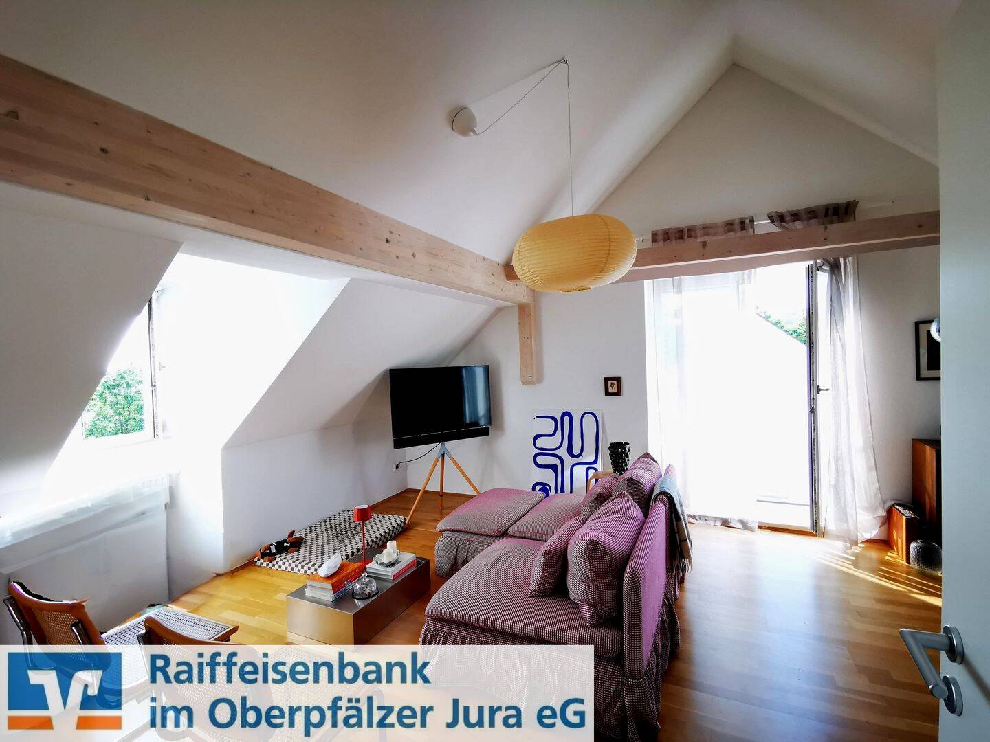 Traumhafte 3-Zimmer-Dachgeschosswohnung in der grünen Mitte mit Panoramablick über Regensburg und eigenem Garten – Regensburg – Vorschaubild 6