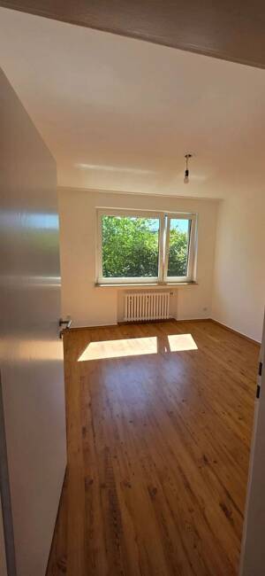 Renovierte 3-Zimmer-Wohnung mit Parkplatz! – 51061 Köln – Vorschaubild 2