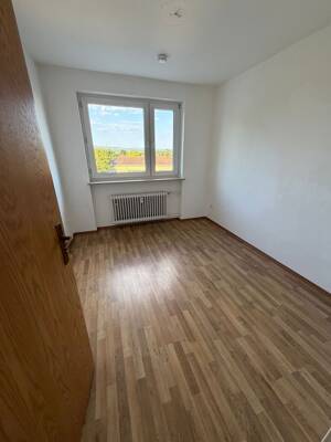 Großzügige 3-Zimmer-Wohnung mit Aufzug & Süd-West-Balkon in umfassend modernisiertem Wohngebäude (Sanierung 2025) - sofort bezugsfrei – 91056 Erlangen – Vorschaubild 4