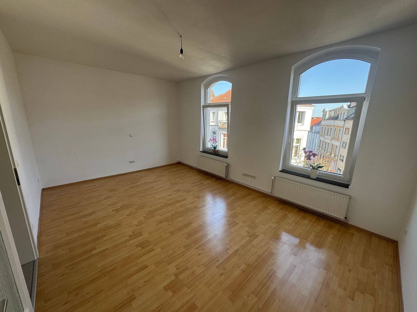 Helle modernisierte und ruhige 3 Zimmer Wohnung in Uni Nähe zu sofort