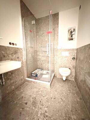 Kernsaniert & erstmals verfügbar – Moderne 2-Zimmer-Wohnung am Dutzendteich – 90478 Nürnberg – Vorschaubild 3