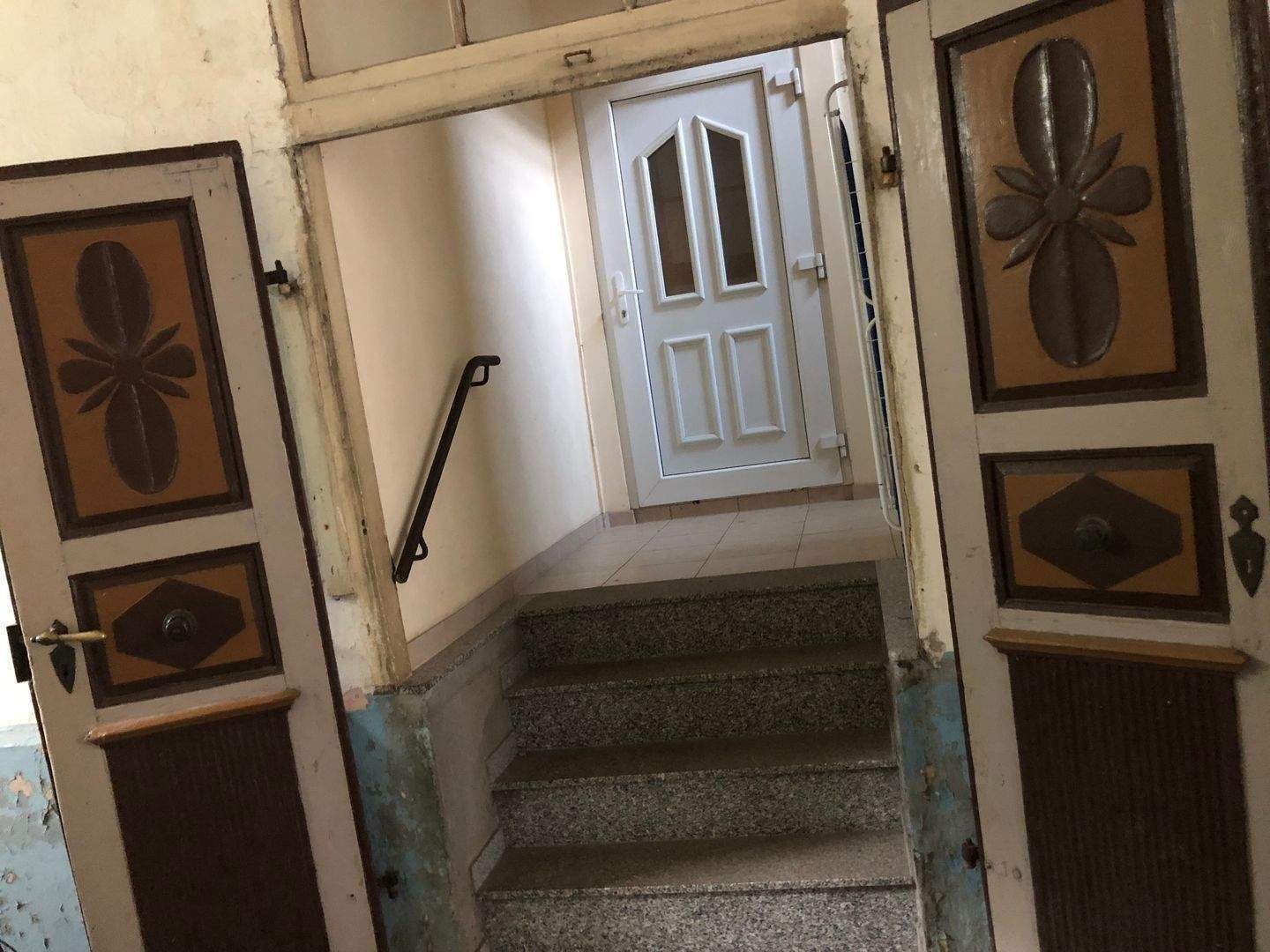 APOLDA – Teilsaniertes Mehrfamilienhaus mit viel Potential durch Ausbaureserven, Nebengelaß und Zufahrt – Apolda – Vorschaubild 9