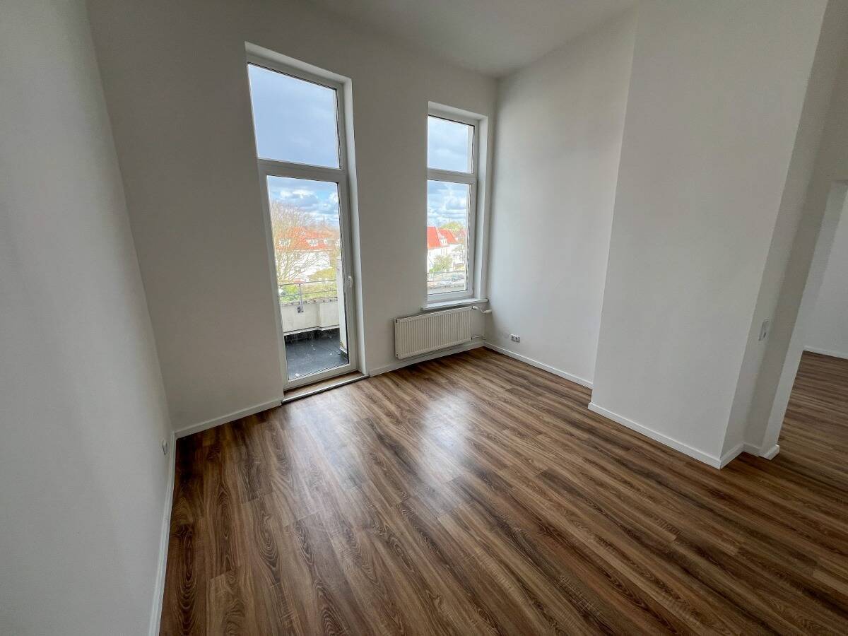 Traumhafte 4 Zimmer Wohnung mit Durchgangszimmer und großem Balkon am Martin Donandt Platz – Bremerhaven – Vorschaubild 5
