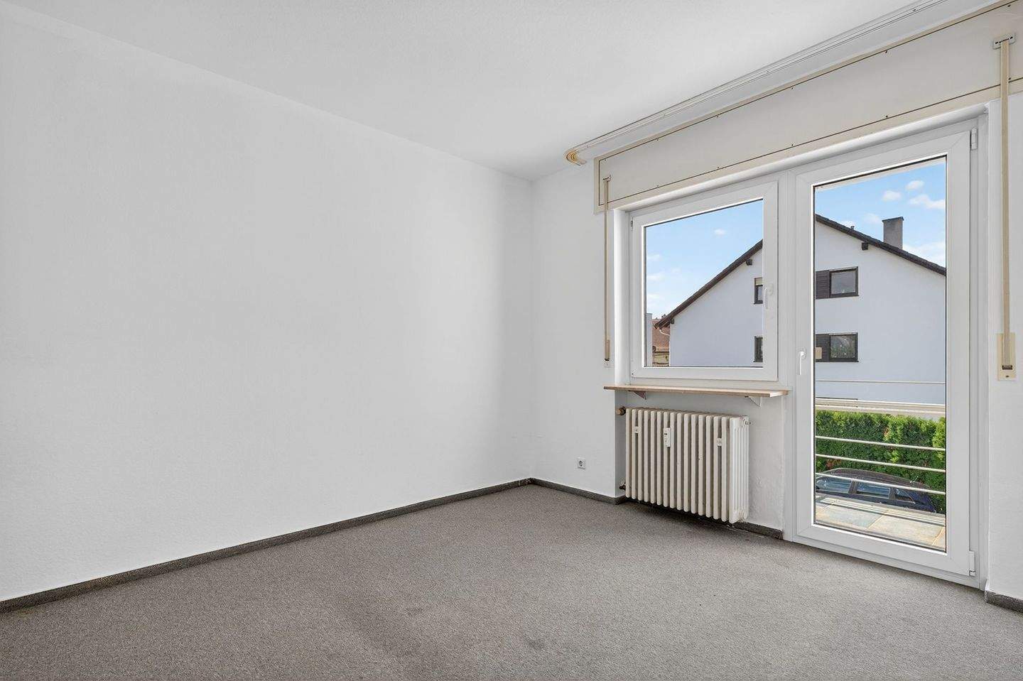 Sanierungsbedürftige 4 Zimmer-Wohnung mit drei Balkonen und viel Raum zur individuellen Gestaltung – Karlsruhe – Vorschaubild 8