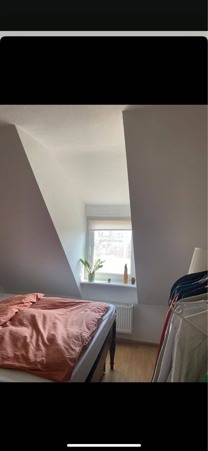 zentrale, helle Dachgeschosswohnung mit erstaunlich viel Platz mit extra Büroraum – Hamburg – Vorschaubild 7