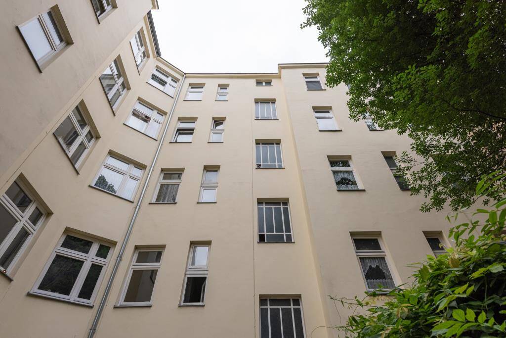 Charmante Dachgeschosswohnung mit 1 Zimmer als Kapitalanlage in Neuköllns Szenekiez – Berlin – Vorschaubild 2