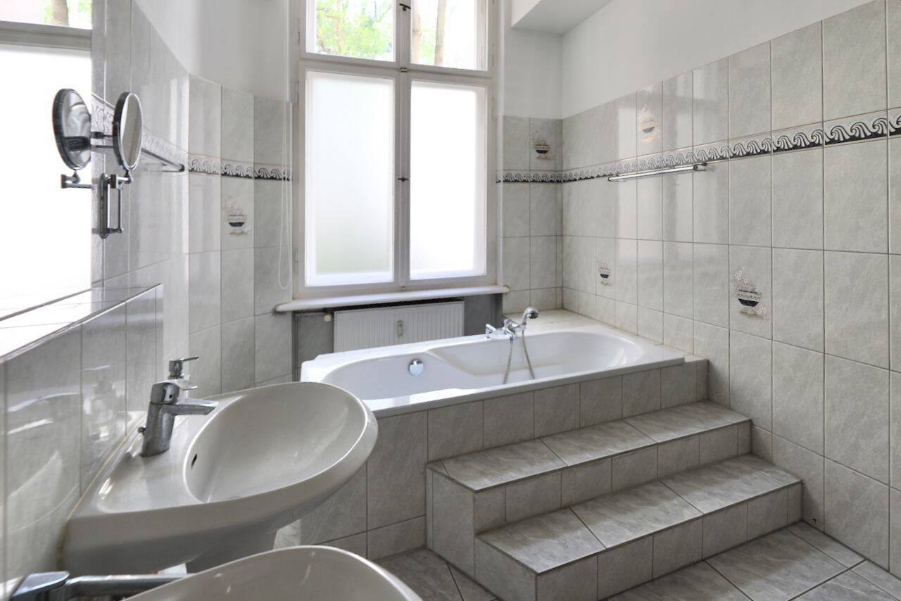 REPRÄSENTATIVER ALTBAU - HOHE DECKEN, STUCK, FISCHGRÄTPARKETT & BALKON - KU'DAMM-KIEZ – Berlin – Vorschaubild 5