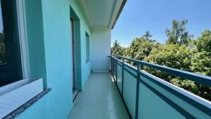 Helle 3-Zimmerwohnung mit Balkon und Aufzug! – 1239 Dresden – Vorschaubild 4