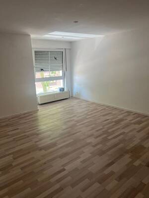 SCHÖNE ZWEIZIMMERWOHNUNG MIT BALKON IN ZENTRALER LAGE – 41564 Kaarst – Vorschaubild 3