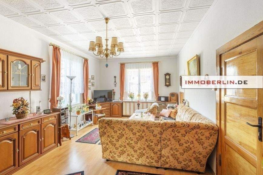 IMMOBERLIN.DE - Klassisches Haus mit großem Garten in Harmonielage am Stadtrand – Kleinmachnow – Bild 1 von 9