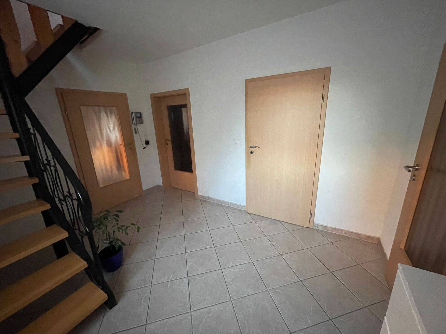 Einfamilienhaus mit Garten und Pool – Petersberg – Vorschaubild 6