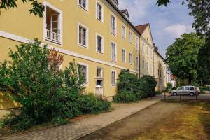 Wohnung mit Balkon in der Stadtmitte // EG Links