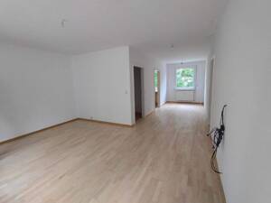 Frisch renovierte 3-Zimmer-Wohnung mit Balkon – sofort einziehen und wohlfühlen!