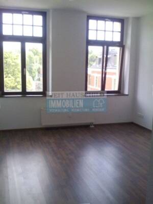 3 Zimmer in Schleußig! - Laminat - Tageslichtbad mit Wanne - große Wohnküche - schöner Westbalkon – 4229 Leipzig – Vorschaubild 2
