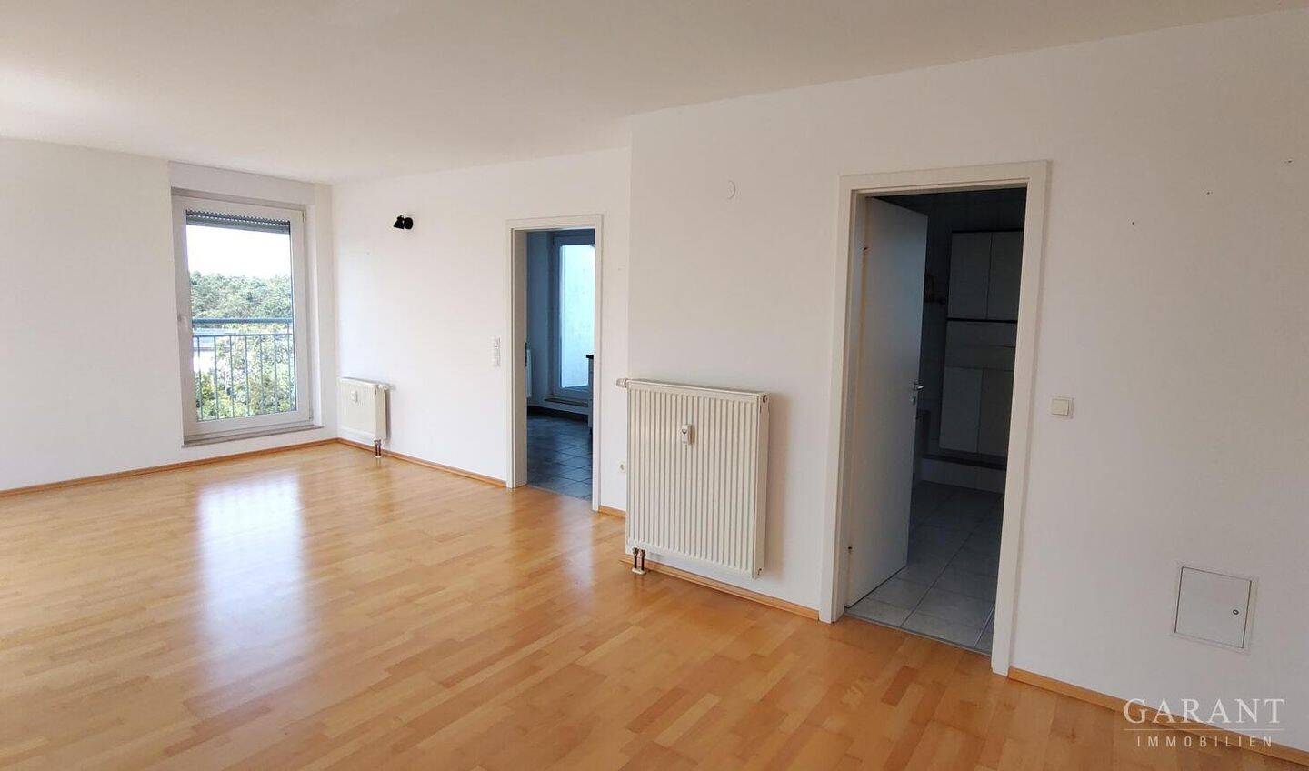 Moderne Dachwohnung ohne Schrägen - 3 Balkone & viel Licht in Schwaig – Schwaig bei Nürnberg – Vorschaubild 4