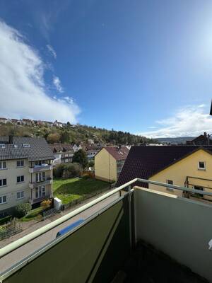 Helle 3-Zimmer-Wohnung mit schönem Ausblick in Stuttgart-Obertürkheim – 70329 Stuttgart – Vorschaubild 1
