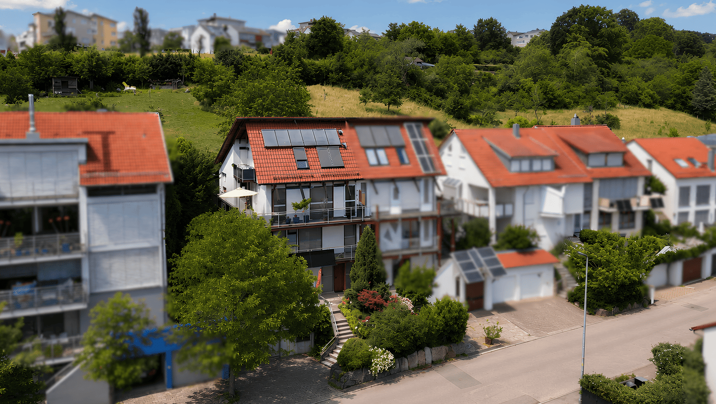 Ein Haus mit Geschichte: DHH mit ELW in Südhanglage!