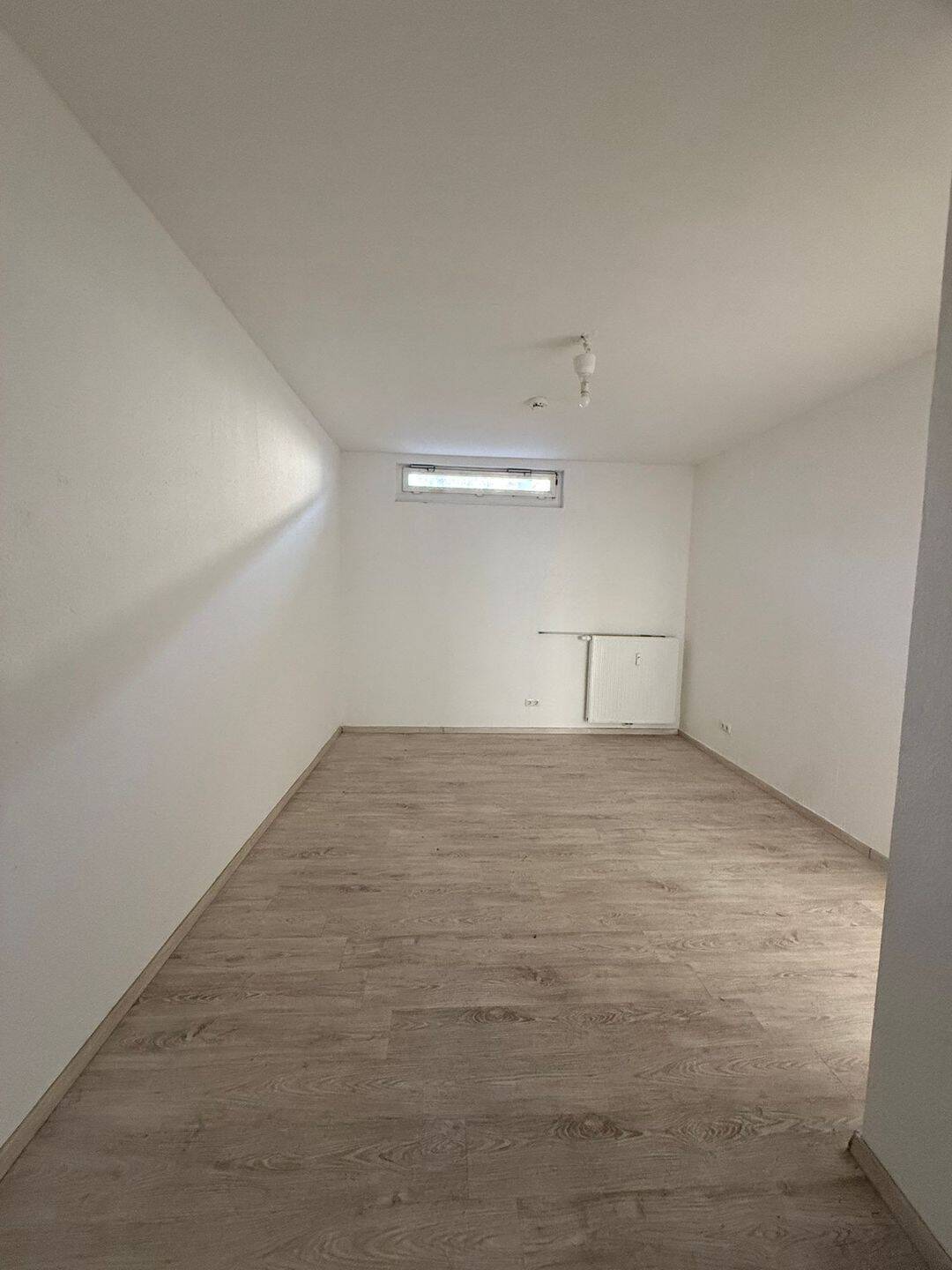 Erdgeschoss-4-Zimmer-Wohnung mit Garten in Duisburg – Duisburg – Vorschaubild 2