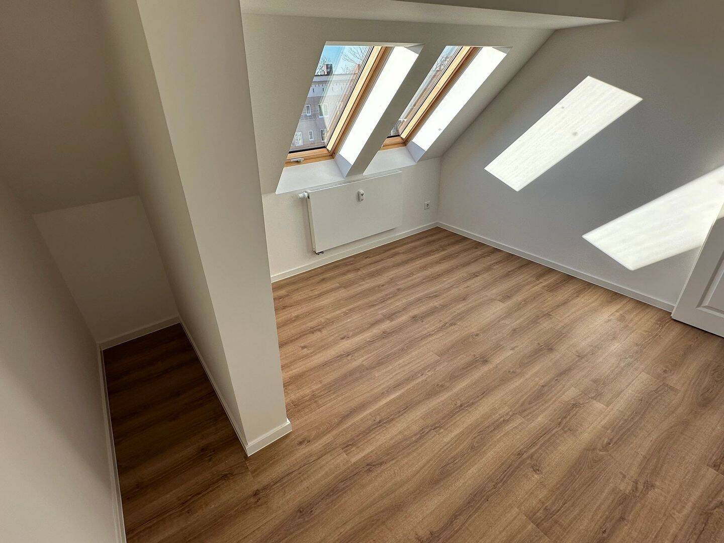Eutritzsch - komplett neu sanierte & moderne Dachgeschoßwohnung mit Loggia in verkehrsgünstiger Lage – Leipzig – Vorschaubild 8