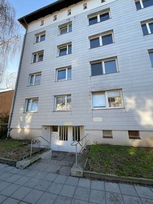 Frisch renovierte 2,5 Zimmer-Wohnung mit Duschbad und separatem WC