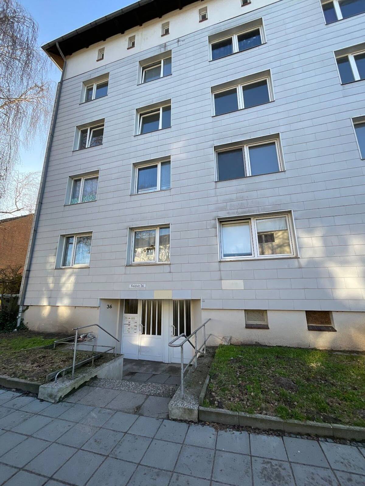 Frisch renovierte 2,5 Zimmer-Wohnung mit Duschbad und separatem WC – 23560 Lübeck – Bild 1 von 9