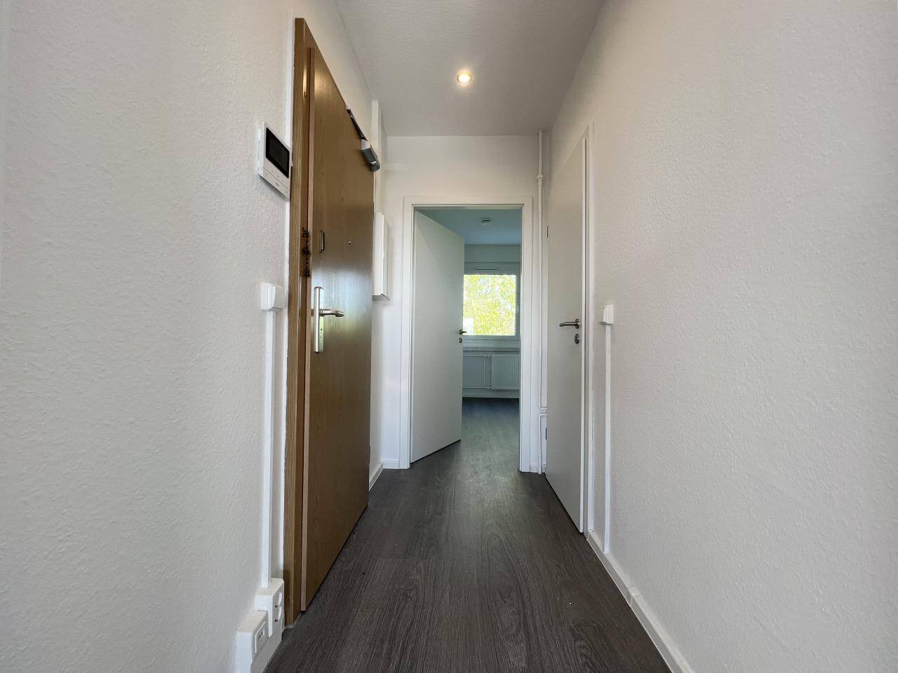 Schicke 2-Raumwohnung mit Aufzug und Einbauküche in oberster Etage – Chemnitz – Vorschaubild 5