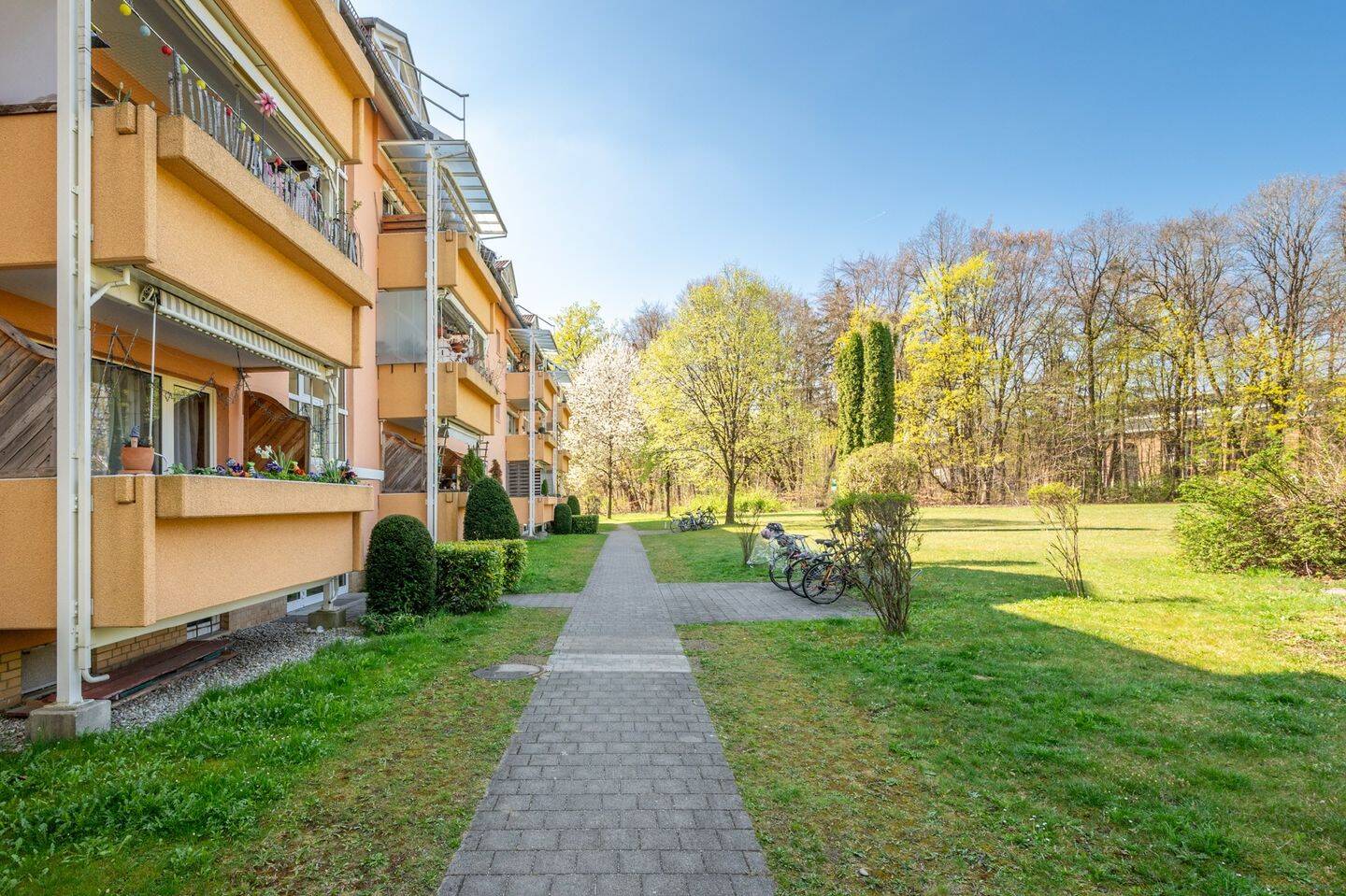 AIGNER - Helle Etagenwohnung mit Blick ins Grüne – München – Vorschaubild 2