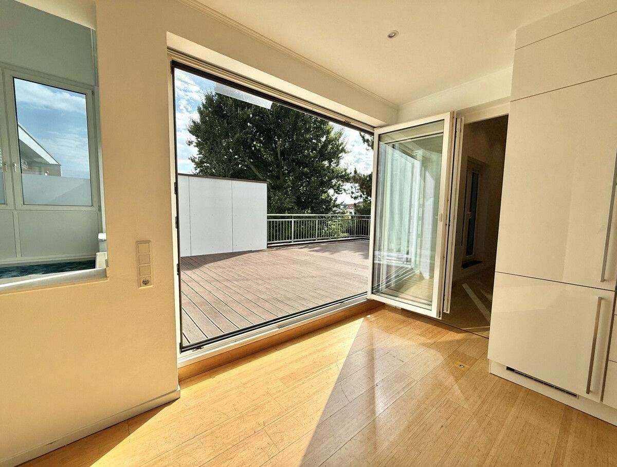 Penthouse-Wohnung || renoviert || Einbauküche || Sofort verfügbar