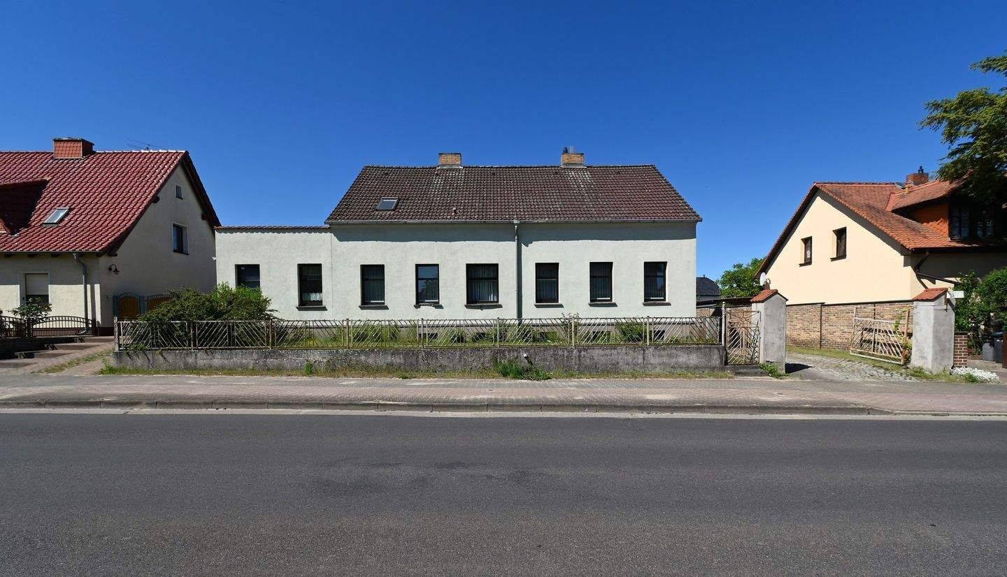 Zweifamilienhaus mit 3.705 m² Grundstück in Stadtlage! – Templin – Vorschaubild 2