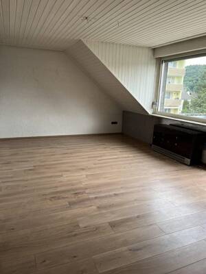 Helle 2-ZKB-Dachgeschosswohnung mit Balkon und Stellplatz in Trier-Pfalzel – 54293 Trier – Vorschaubild 2