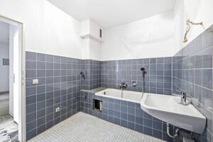 Erdgeschoss mit Terrasse und Tiefgaragenstellplatz. Wärmedämmung und neues Dach – 22145 Hamburg – Vorschaubild 6