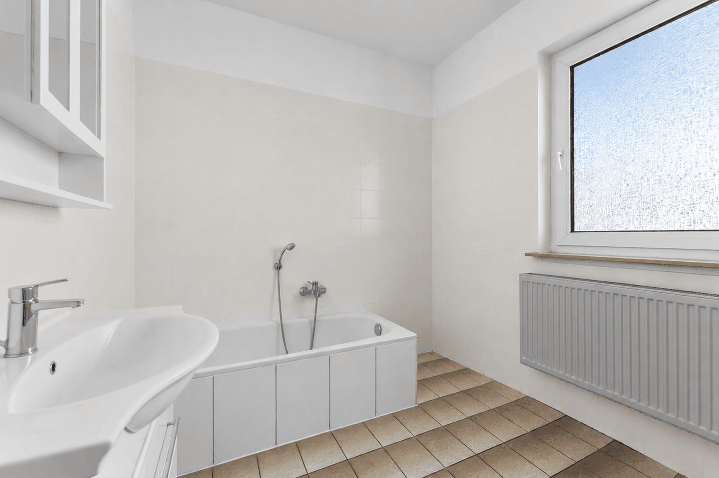 Wohnen auf zwei Ebenen - großzügige Maisonettewohnung mit Balkon und zwei Garagen in Bremen-Walle – Bremen – Vorschaubild 6
