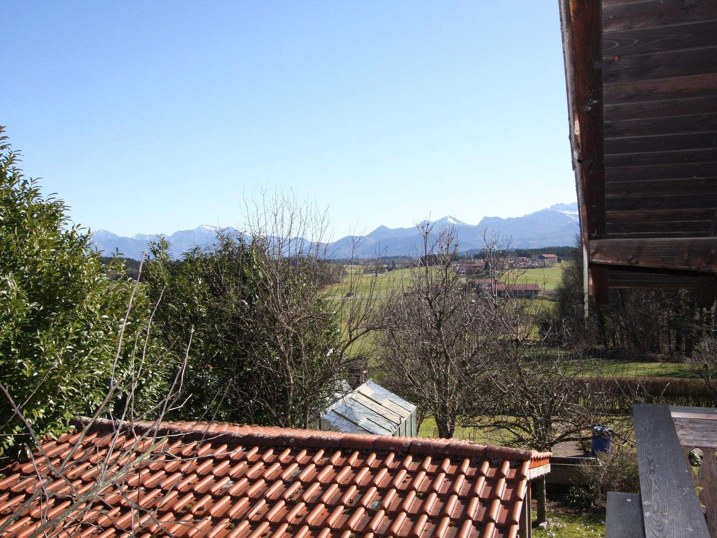 Grundstück mit Altbestand in ruhiger Ortsrandlage und schönem Alpenpanoramablick – Rimsting – Vorschaubild 5