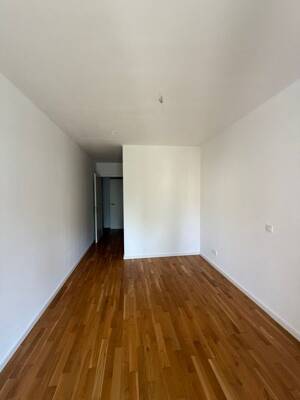 Geräumige 2-Zimmer-Wohnung mit Einbauküche, Balkon und Duschbad – 1067 Dresden – Vorschaubild 6