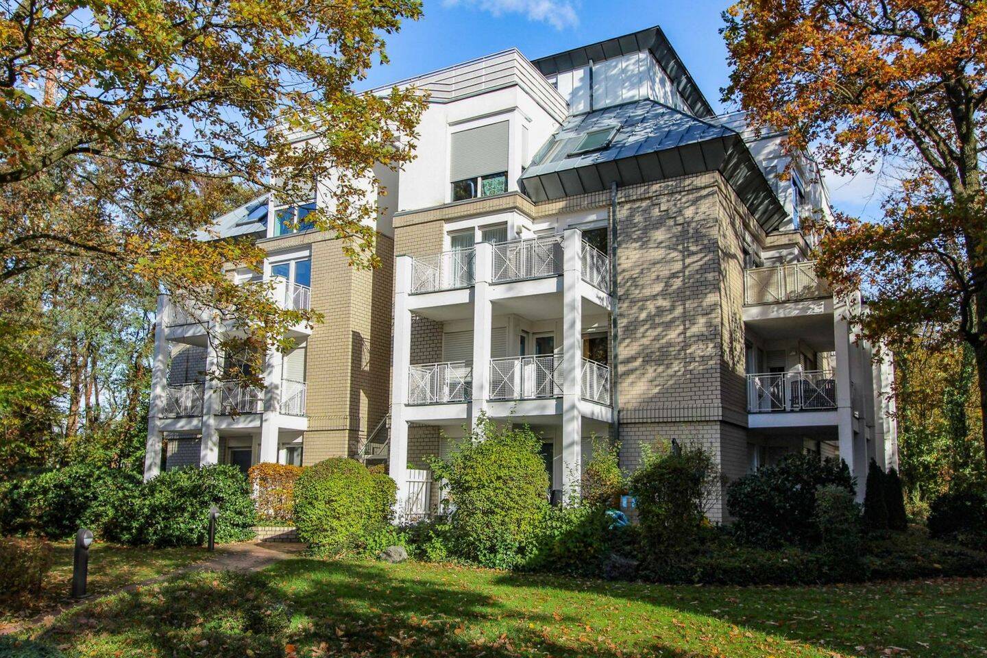 Charmante 3 Zimmer Maisonnettewohnung mit Dachterrasse und TG-Stellplatz in Bonn Heiderhof – Bonn – Bild 1 von 9