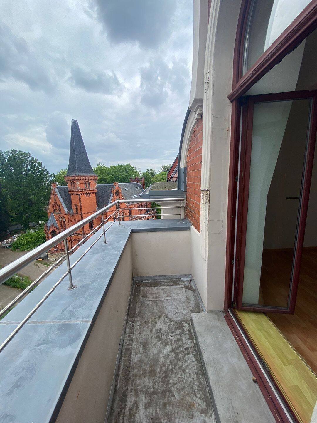 Balkon, Einbauküche und Tageslichtbad mit Wanne – Magdeburg – Vorschaubild 4