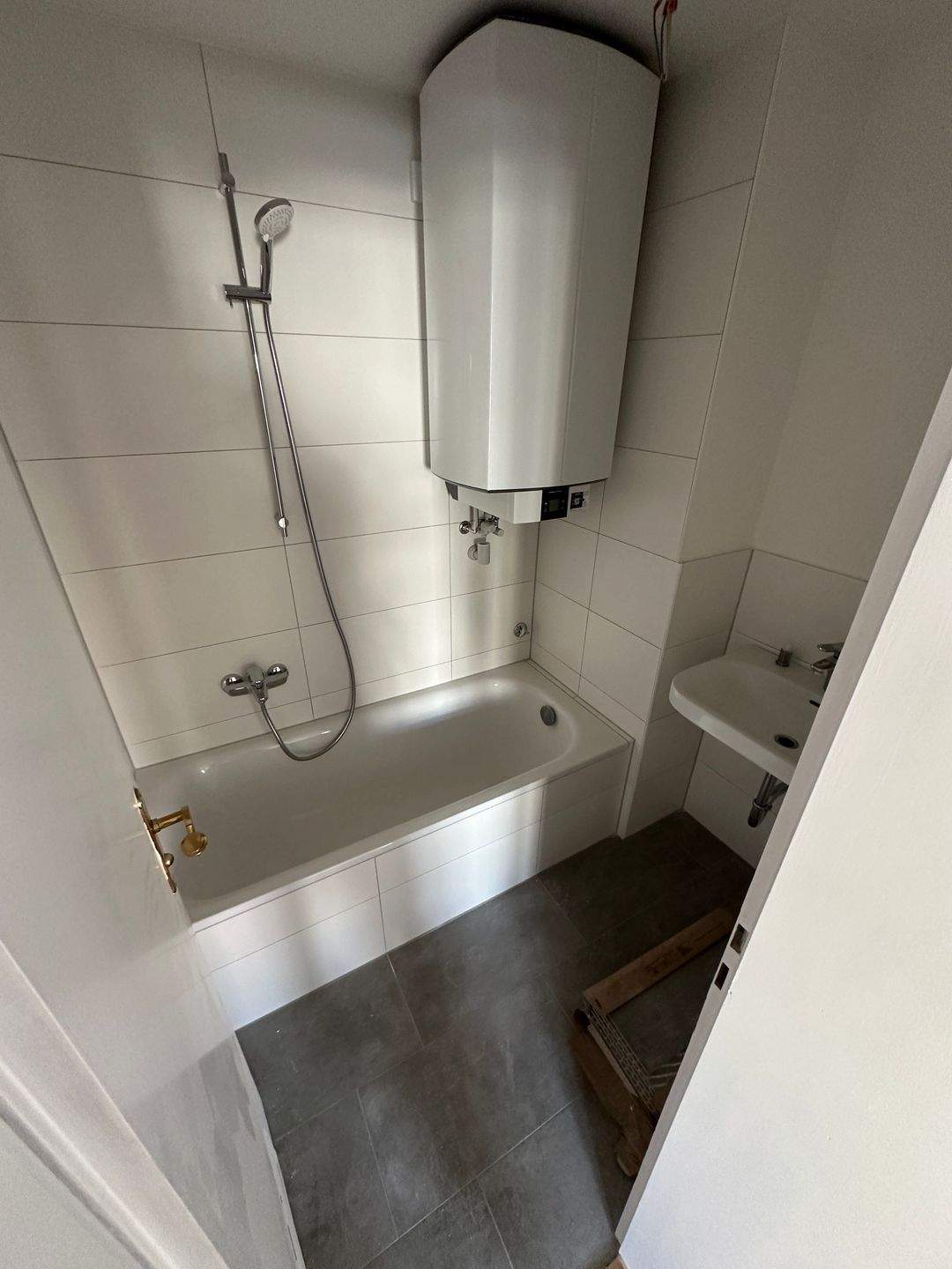 Kernsanierte 3 Zimmerwohnung mit Balkon - Blick ins Grüne – München – Vorschaubild 8