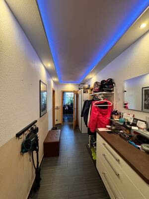 Großzügige 4 Zimmer Wohnung mit Wintergarten, Balkon und hochwertiger Einbauküche – 12627 Berlin – Vorschaubild 3