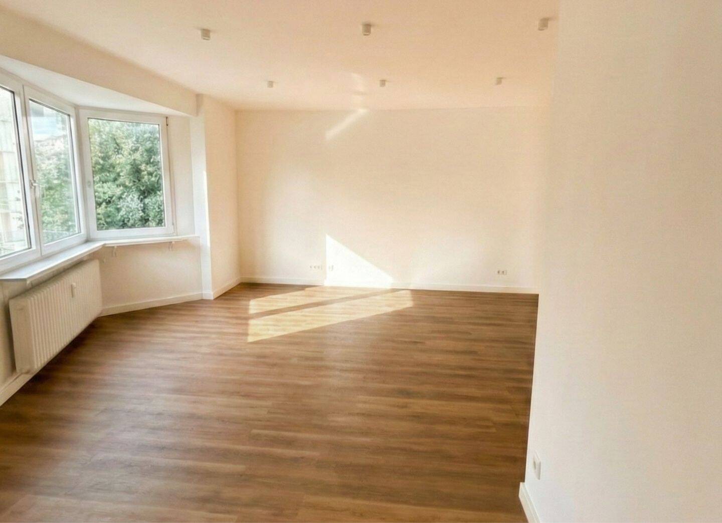 Erstbezug nahe Kö: Exklusives 1,5-Zi.-Apartment, EBK, Balkon, Aufzug – Düsseldorf – Vorschaubild 3