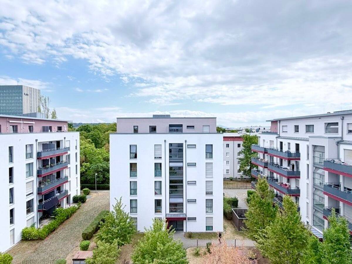 Wohnen ganz oben: 2-Zimmer-Wohnung mit Einbauküche und Dachterrasse – 64295 Darmstadt – Bild 1 von 9