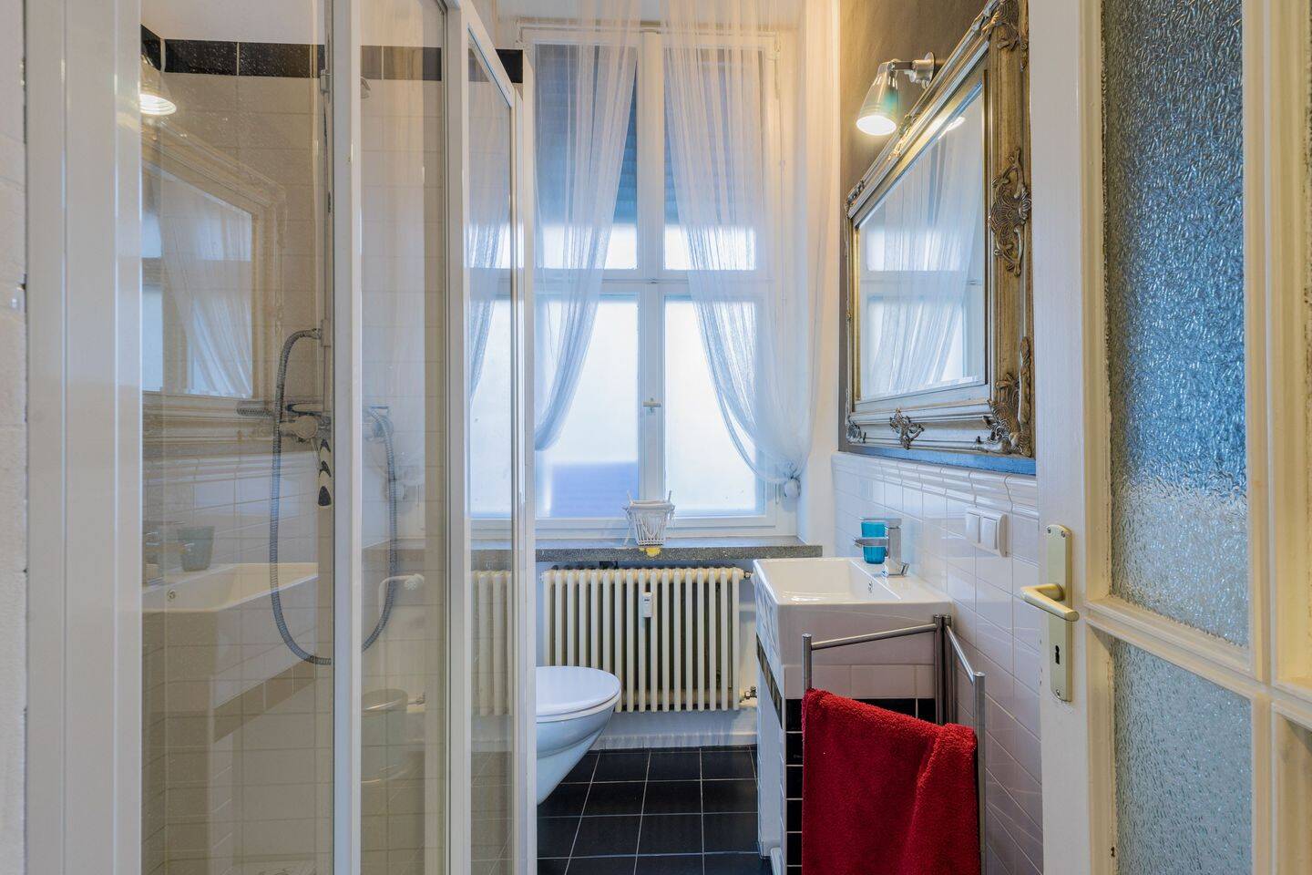 Stilvolle Wohnung im Ikonischen Gebäude – Frankfurter Allee – Berlin – Vorschaubild 9