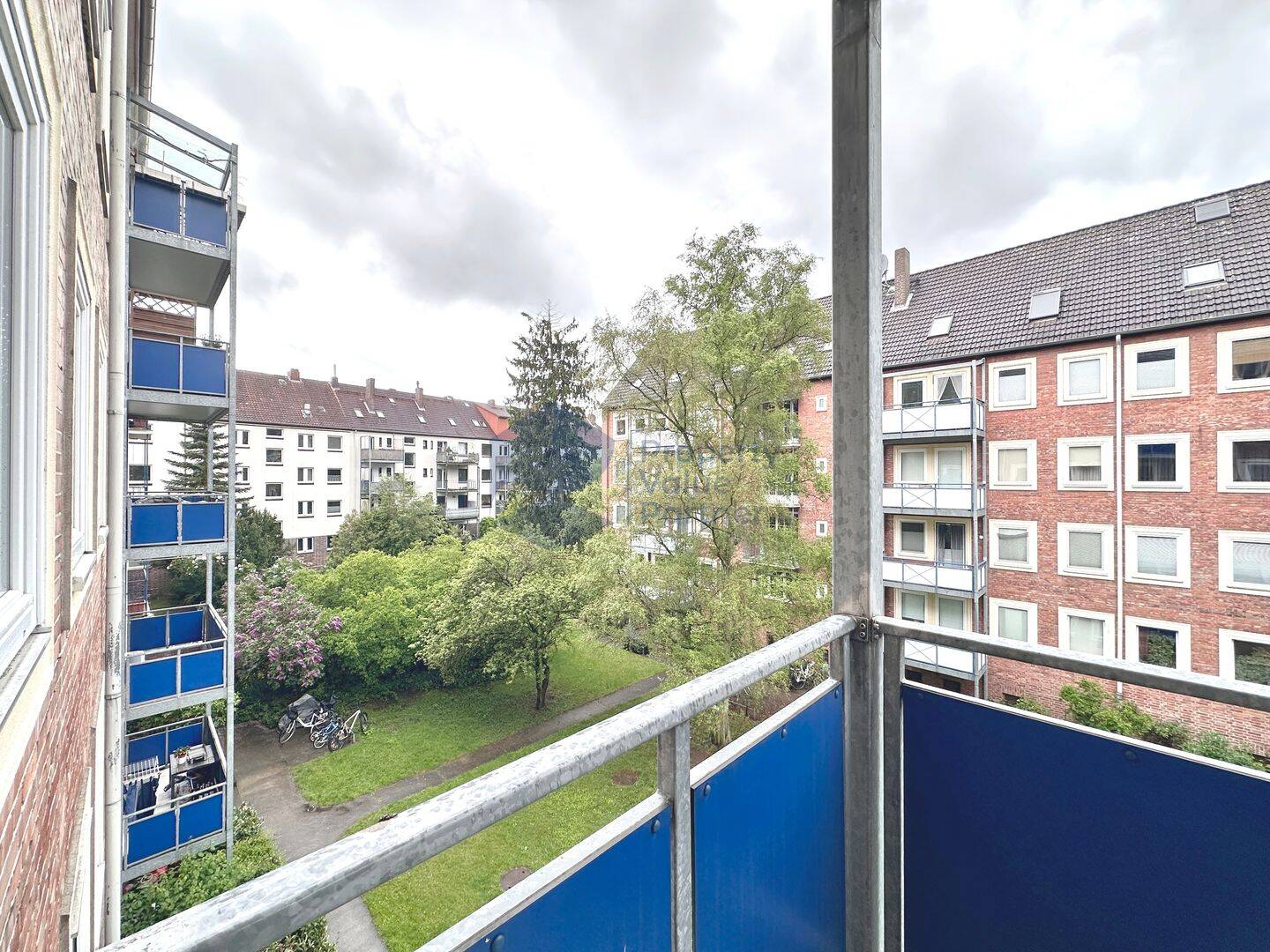Charmante 2,5-Zimmer-Etagenwohnung mit Balkon im grünen Kleefeld – Hannover – Vorschaubild 2