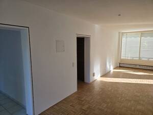 Frisch renovierte 3-Zimmer-Wohnung mit Süd-Terrasse, Zweitbalkon und TG-Platz in Regensburg-Königswiesen – 93051 Regensburg – Vorschaubild 7