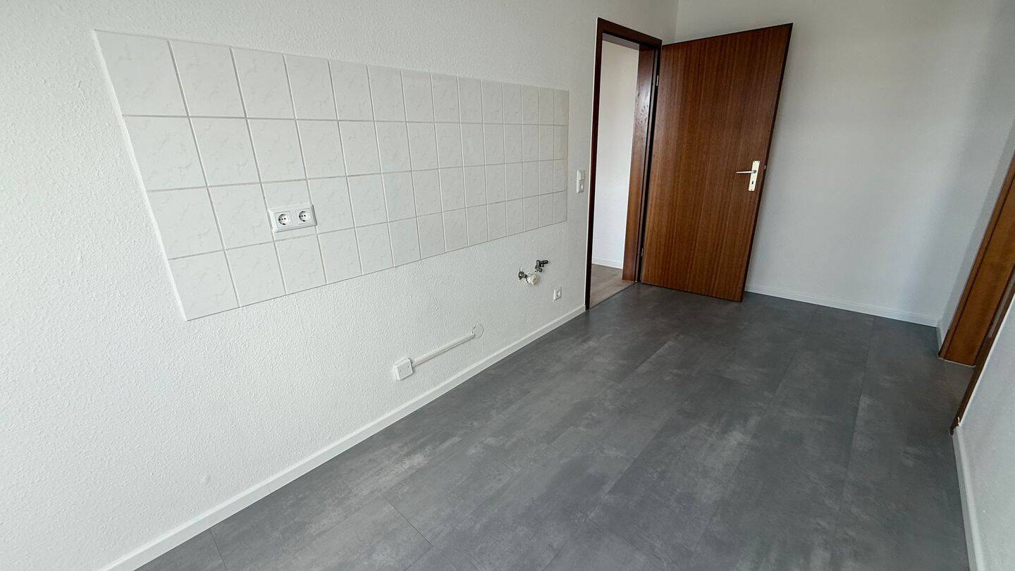 Gemütliche Whg. mit Dachschrägen - NEUES Laminat u.v.m. – Chemnitz – Vorschaubild 7